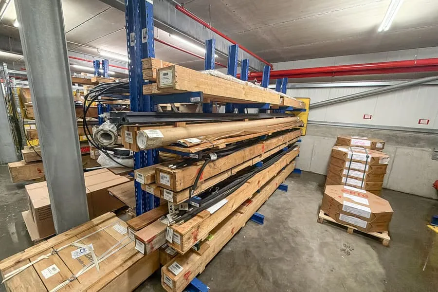 Cantilever racking