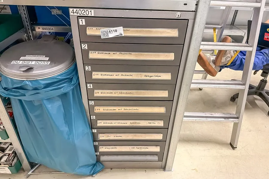 Armoire de magasin, 9 casiers