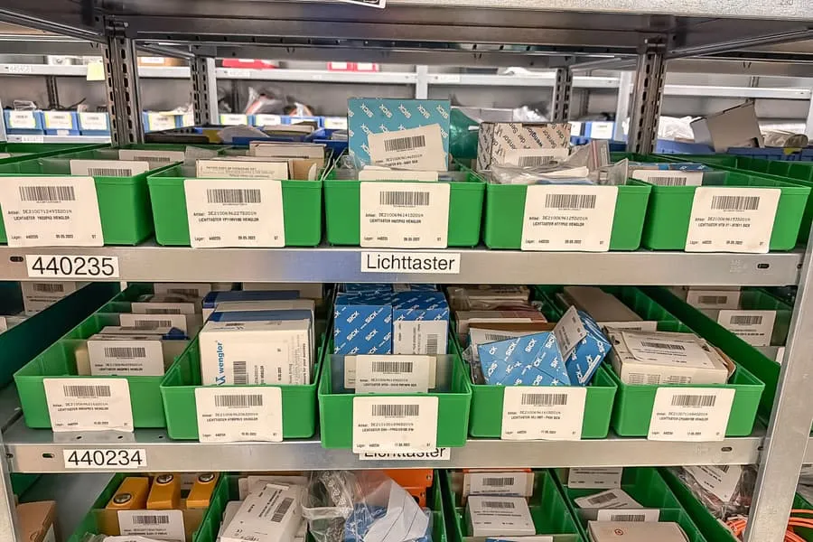 Inhoud van 2 legplanken: lichtsensoren