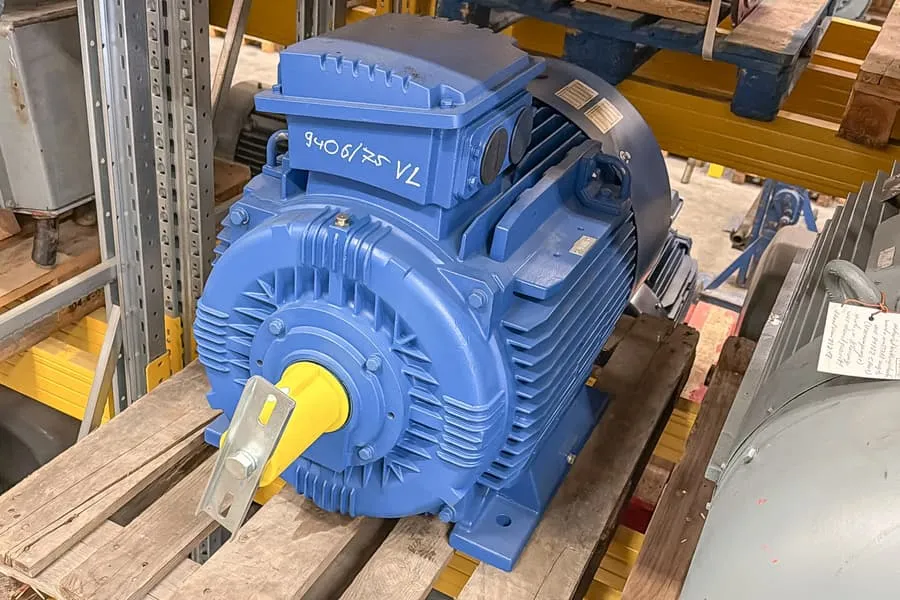 Moteur triphasé EMK KOI1G280S-4B3E4K
