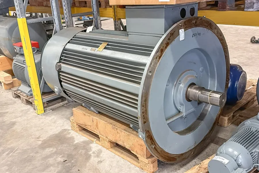 Silnik elektryczny AEM RH 400 L8