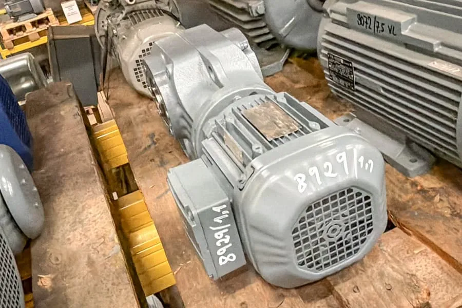 Převodový motor SEW KA67 DER90M4