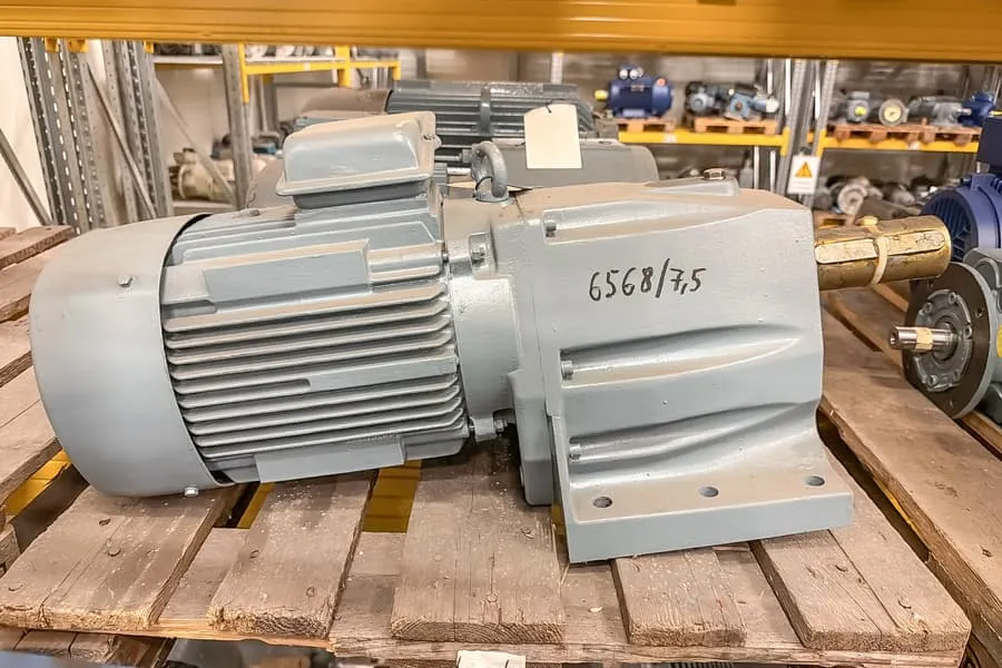 Elektrický převodový motor KEB ZG4 KPR 132 S 4