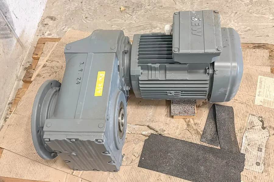 Elektrický převodový motor SEW FAF87 DRN132M4/TF