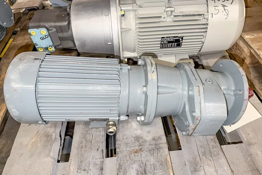 Motoreduktor elektryczny VEM SR240
