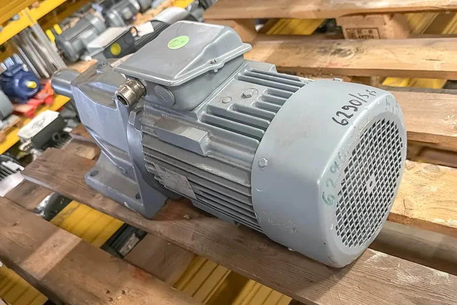 Elektrický převodový motor KEB 7G 5 KPR 112 M4