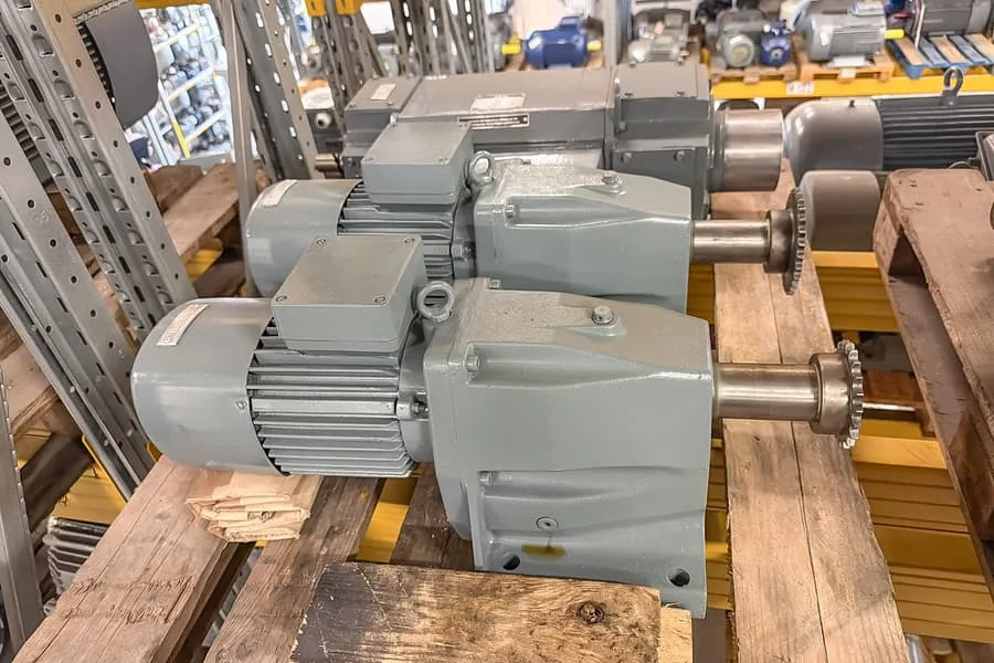 3 elektrické převodové motory