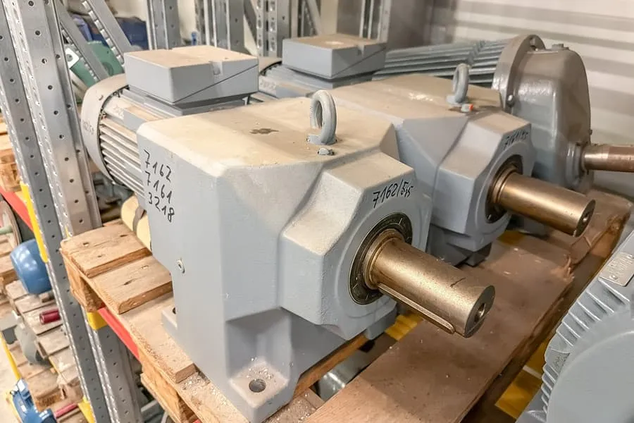 2 electric gear motors KEB
