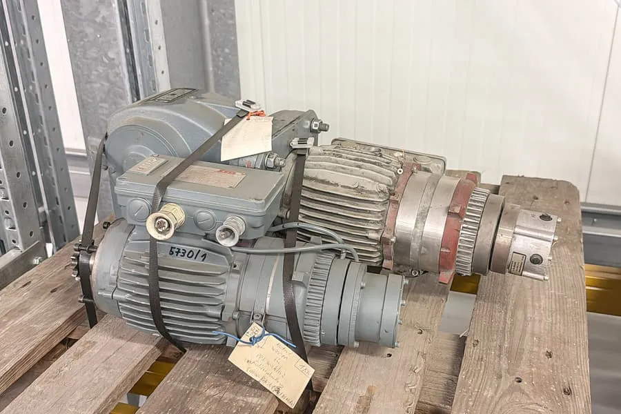 2 elektrische tandwielmotoren